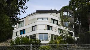 When neymar joined santos and succeeded as a youth footballer, he was paid a considerable amount of money which helped his family acquire their first property. Neymar Moves Into Sprawling Mansion Near Psg Training Ground The Statesman