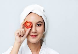 Tomat merupakan jenis sayuran yang banyak disukai. 10 Manfaat Buah Tomat Untuk Kecantikan Wajah Luar Dan Dalam