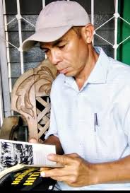 ENTREVISTA│Carlos San Diego: “Como herramienta política la poesía tiene una  virtud suprema: no se corrompe”