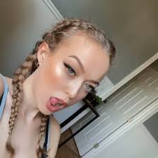 Samantha Cadieux (@Sam_Cadieux)