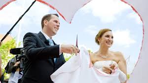 Beim ersten date war die welt noch beinahe in ordnung. Hochzeit Auf Den Ersten Blick Tv Ehepaar Trennt Sich Nach Sms Flirt