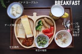 盛りすぎたー パンは チーズ乗せたら食べへんかなーと思って 一応チーズなしも置いた感じです やはり チーズなしの方がいいみたい 茶豆はじじばばに頂いたもの 主にママのおつまみになります 幼児食 こどもごはん おうちごはん