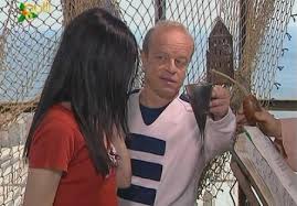 Il surveille également le temps qui s'écoule lors des épreuves. Fort Boyard Personnages Passe Temps