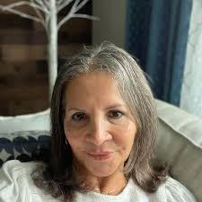 Today's Featured Friday is about Evélise A. She is Hard of Hearing and is  from Massachusetts. She is a Registered Nurse (RN) and experienced working  as an RN for 9 years+. Evélise