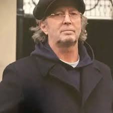 Can I get 200 hellos from my true fans❤️