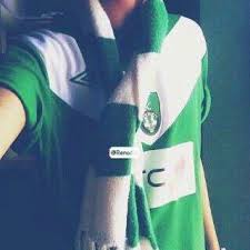 حاول اللاعب عمر السومة الاحتفاظ بخصوصية أسرته وعدم الإعلان عن أسماء وزوجته وأبنائه في البداية، ولكن فيما بعد صرح اللاعب بأسماء أولاده على مواقع التواصل الاجتماعي وأصبح ينشر صور تجمعهم بين حين وآخر. Ø³Ø§Ø±Ø§ Ø²ÙˆØ¬Ø© Ø§Ù„Ø³ÙˆÙ…Ù‡ Al Saoma Twitter