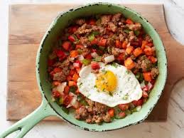 Delicious meatloaf topped with garlicky mashed potatoes, melted cheese and bacon. 8 Things You Never Thought To Make With Leftover Meatloaf Food Network Recipes Dinners And Easy Meal Ideas Food Network