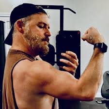 Rob Russo's Instagram, Twitter & Facebook