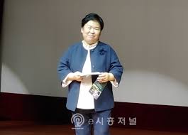 문정복 더불어민주당 의원이 변절자의 발악 등 내용으로 논란을 빚은 태영호 미래통합당 의원 비판 글을 내린 이유를 밝혔다. ë¬¸ì •ë³µ ì§€ì—­ìœ„ì›ìž¥ ì¶œíŒê¸°ë…íšŒ 2000ì—¬ëª… ì°¸ì„ ì„±í™© ì •ì¹˜ ë‰´ìŠ¤ ê¸°ì‚¬ë³¸ë¬¸ ì‹œí¥ì €ë„