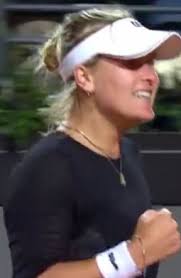 The more I watch Peyton Stearns the more I love her. While she's bouncing  around