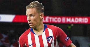 Il débute en jouant principalement milieu récupérateur ou défensif, c'est lors de son transfert à l'atlético de madrid qu'il devient plus offensif, joueur très polyvalent il lui arrive même de jouer en soutien de l. Emerging Story Atletico Madrid S Benchwarmer Marcos Llorente Becomes Option For Man United Why It Could Be Huge Tribuna Com