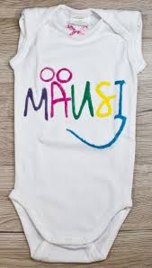 Nach der geburt deines kindes fühlt es sich in einem bequemen wickelbody sehr wohl, der. Textilmalerei Babykleidung Strampler Shirts Spucktucher Und Co