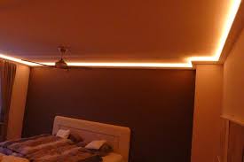Indirektes licht erzeugst du, indem du abgeschirmte lichtquellen einsetzt und mit lichtquellen wände man kann fast jede wand indirekt beleuchten. Indirekte Beleuchtung Im Schlafzimmer Schone Ideen Bendu