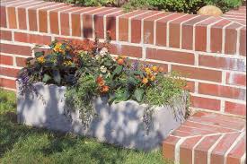 Pflanzkubel Aus Beton Selber Bauen So Einfach Geht S In 2020 Pflanzkubel Pflanzen Selber Bauen Garten