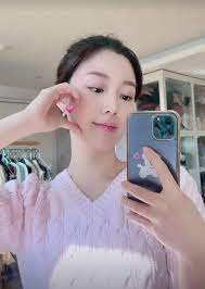 According to the media report on may 24th, lee seung gi (35) and lee da in (30) have been in a relationship for about a year. Kyeon Mi Ri Daughter Lee Da In A Big Luxury Dress Room Over The Shoulder Princess S Routine