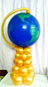 Pin By Golden Treasure On Cuz We Like To Party Balloon Display Graduation Balloons Balloon Centerpieces