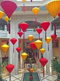 The Bellagio And Palazzo Ring In Chinese New Year Vegas Attractions Las Vegas Attractions Chinese New Year Decorations