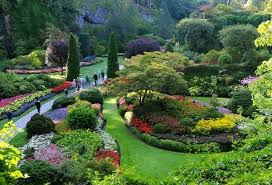Top 10 Gardens To Visit For Spring Flowers Butchart Gardens Over 50 Acres Of Delicate Flora Deck Out Thi Butchart Gardens Gorgeous Gardens Beautiful Gardens