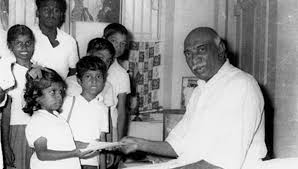 Kamarajar: கல்வி தந்தை காமராஜரின் 120வது பிறந்தநாள்... ஏழைகளின் கல்வி  வளர்ச்சிக்கு கர்மவீரர் ஆற்றிய சேவை... | Kamarajar 120th Birthday His  Services To The Education Of Tamil ...