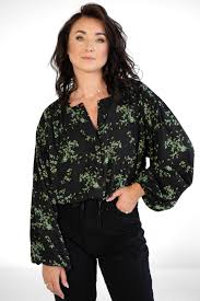 Czarna Bluzka w Zielone Kwiaty Lenora Green Flower