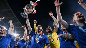 It's coming to rome, comme l'a hurlé de plaisir le défenseur leonardo bonucci, celui qui a égalisé avant de transformer son tir au but dans . Italien Hat Keinen Echten Star Kommentar Zum Europameister Kicker
