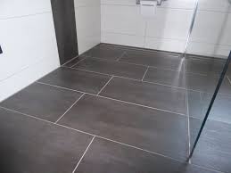 Ebenerdige dusche mit vinyl fugenlos verlegen so einfach geht es duration. Barrierefreie Und Bodengleiche Dusche Mit Griffsystem Und Klappsitz Will Bad Heizung Fulda