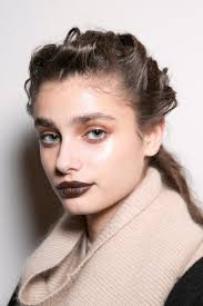 90s Hair Makeup Trends To Try Brown Lipstick Brown Lipstick Makeup Trends Makeup Looks