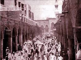 صورة نادرة المسجد النبوي سنة ١٣٧٠هـ ١٩٥٠م جموع المصلين haramain pic تخرج من باب السلام بعد اداء الصلاة mecca masjid mecca al masjid an nabawi