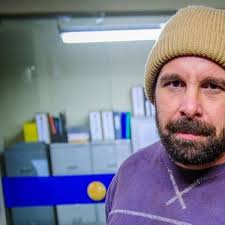 Ator Jonas Torres interpreta catador de lixo em 'Império'