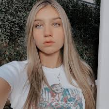 Mads Lewis En Instagram I Could Be Basic And Just Say Sun Kissed Justrememberyourebeautiful In 2020 Famous Girls The Most Beautiful Girl Beautiful Little Girls