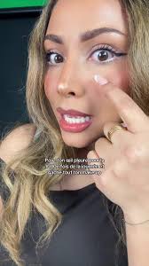 Solutions pour les yeux qui pleurent : astuces de maquillage