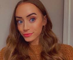 Nicole Reitz's Instagram, Twitter & Facebook