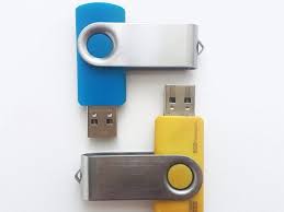 It can also automatically move files from your device to your drive to free up space. Best 32gb Pen Drives In India Business Insider India