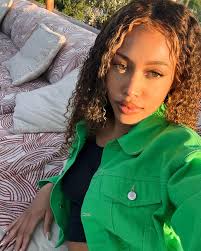 Wow a selfie surrr vintage ✨