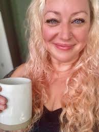 Happy saturday, have a great weekend 👑💖🙏 Only doing little cbores today,  my back is sour 🫰☕️🫰 #saturday #weekend #together #motivated #blessed  #support #motivation #kids #dad #facebook #follower #friends #family  #Amazing #photography #coffee