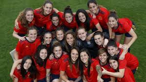 Los focos vuelven a apuntar a la selección femenina de fútbol. Futbol Femenino La Equipacion De La Seleccion Espanola Para El Mundial De Francia