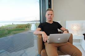 Born on december 23rd, 1986 in debrecen, hungary. Luxus A Kobon Dzsudzsak Balazs 150 Millioert Vett Nyaralot Tihanyban Hazai Sztar Femina