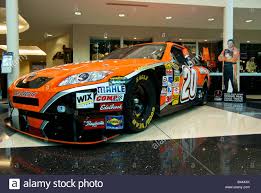 Toyota employs more than 33,000 americans at its 11 u.s. Tony Stewart Nummer 20 Toyota Camry Nascar Rennwagen Mit Sponsor Aufkleber Auf Dem Display Bei Joe Gibbs Racing Stockfotografie Alamy