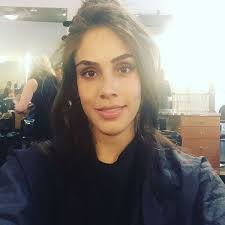 Sandra Echeverría estrena look en la recta final de su embarazo