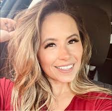 Tammy Hash's Instagram, Twitter & Facebook