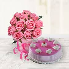 Send flowers and cakes online in mumbai to your loved ones through prettypetals.com. Classic Strawberry Cake With Pink Roses Bouquet To Mumbai Free Shipping