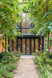This site is a beginners resource to not only sprucing up your backyard, but also your front yard and your entire property. 29 Small Backyard Ideas Simple Landscaping Tips For Small Yards
