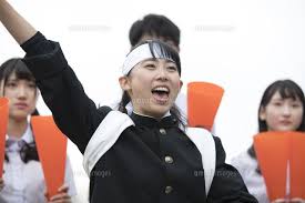 応援をする応援団の女子学生 33000005675 の写真素材 イラスト素材 アマナイメージズ 応援団 素材 イラスト 学生