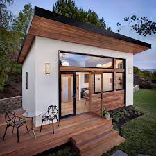 This Prefab Tiny House Can Be Built In Less Than Six Weeks Maison Prefabriquee Construire Une Petite Maison Maison D Hotes