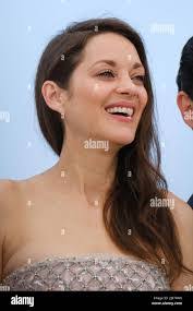 Julie Lees's Instagram, Twitter & Facebook