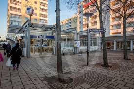 Vid niotiden greps en person misstänkt för mord. Exterior Fran Fororten Husb By Michael Folmer Mostphotos