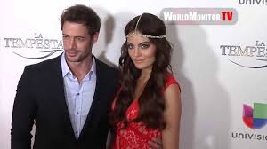  William Levy And Ximena Navarrete Too Hot For Univision S La Tempestad Premiere Youtube