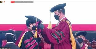 Megawati dalam orasi ilimiahnya banyak menyinggung berbagai persoalan bangsa hingga sejumlah baca juga: Megawati Terima Gelar Profesor Kehormatan Dari Universitas Pertahanan Ri Politik