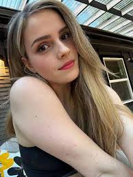 I am actually in love with you babe and you keep ignoring me 💔💔💔