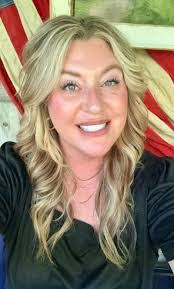 Jennifer Hauer's Instagram, Twitter & Facebook